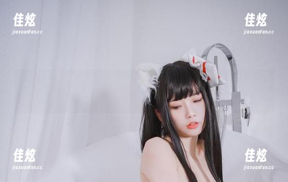 当清颜颜子化身女巫，套图中的她仿佛在对我低语，无形间拉近了我们的距离，太神秘了！