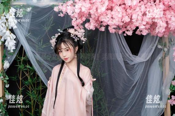 看，爆机少女喵小吉的写真集！活脱脱天道的资源啊