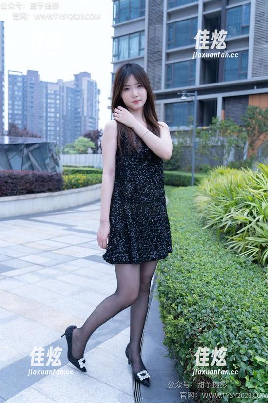 甜予摄影 - 在梦中漫步的鱼鱼：精选写真与皮鞋的奇妙旅程