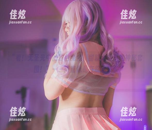 “看！无圣光中的粉色兔兔，甜糖大魔王的神秘套图！”——简直像是在捉迷藏。