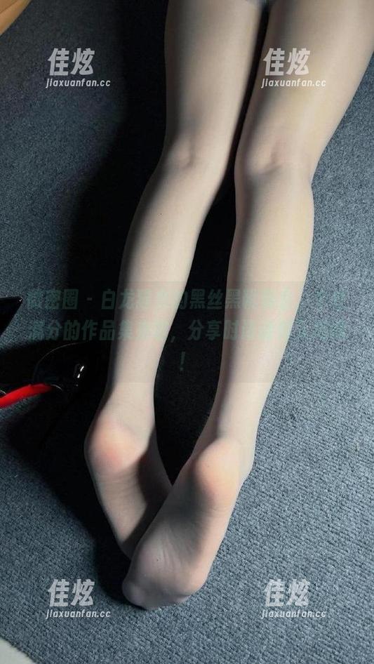 微密圈 - 白龙猫女的黑丝黑靴舞台，个性满分的作品集来啦，分享时请谨慎入场哦！