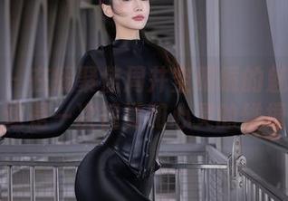 秀人网 – 在线聚焦周井空眼镜的魅力合集：这是一次视觉和心灵的碰撞！