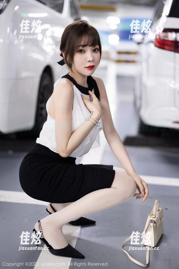 秀人网 - 容容容Alice在线：女王在高清中绽放的五光十色！