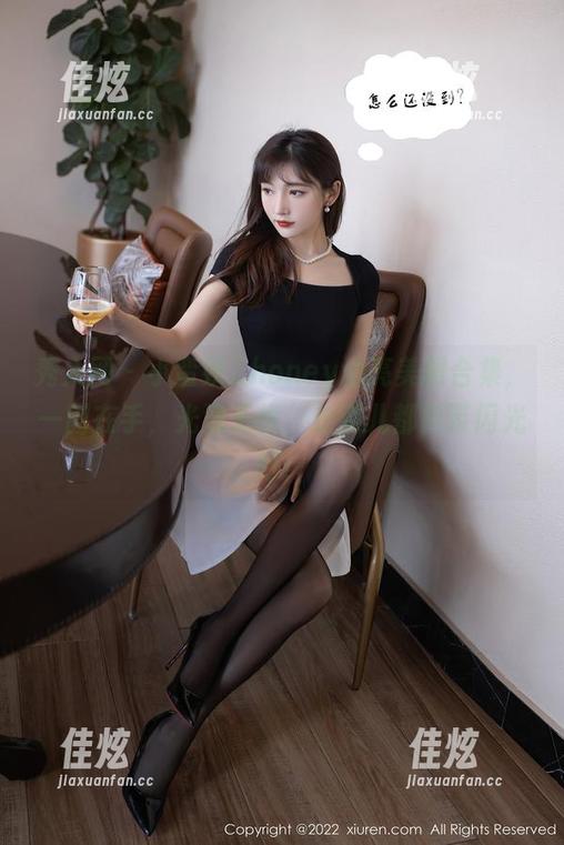 秀人网 - 小蛮妖_honey油亮美图合集，一图在手，光滑无忧，走哪儿都自带闪光灯！