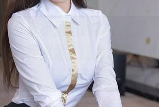 秀人网 – 分享小逗逗的棉袜原图，一起感受那份轻盈和温柔，这种感觉好像也在发光？