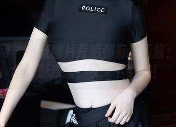 秀人网 – 每张图片背后都有波巧酱：浴室里的魅惑感，快来下载吧！