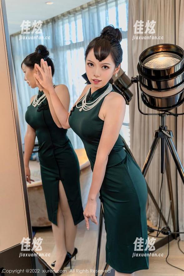 秀人网 - 王紫琳的居家写真集：在床上摆pose，果然都是小心机！