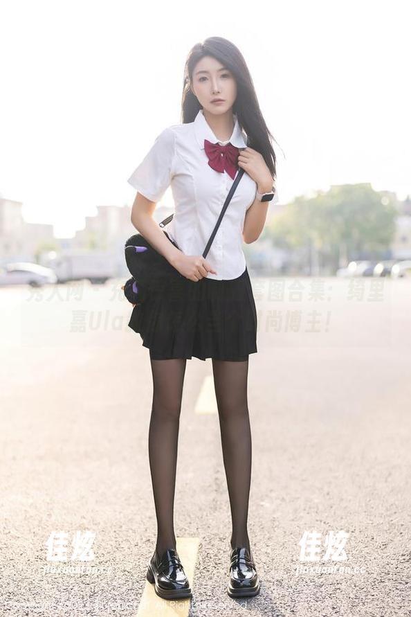 秀人网 - 充满惊喜的制服套图合集：绮里嘉Ula教你怎么当个时尚博主！