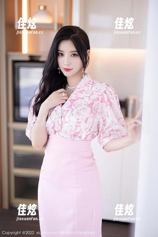 秀人网 - 陶喜乐_lele网袜写真：让你为之着迷，可以下载的瞬间！