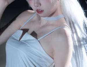 看！纸悦Etsu_ko的圣诞cos：原图打底，心跳加速！