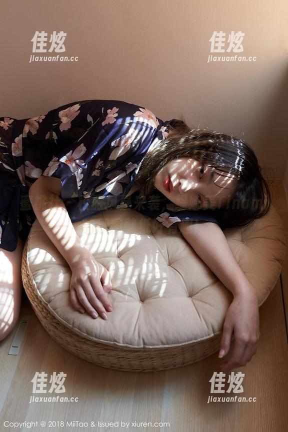 蜜桃社 - 校服风暴来袭，缇娜美Tinami的原图壁纸好有趣！