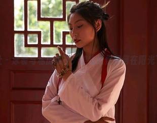 蜜桃社 – 泳装与私房写真：美绪教你如何在阳光下撒娇