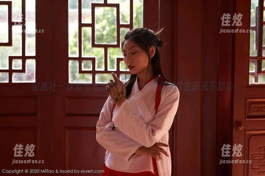 蜜桃社 - 泳装与私房写真：美绪教你如何在阳光下撒娇
