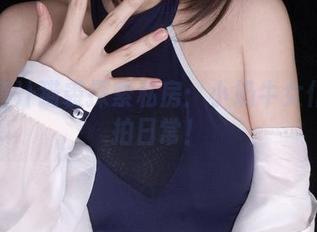 跟着蜜汁猫裘探索私房：小奶牛女仆的自拍日常！