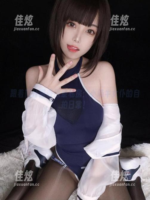 跟着蜜汁猫裘探索私房：小奶牛女仆的自拍日常！
