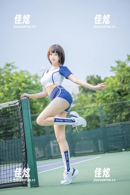 办公室里的蜜汁猫裘：她的写真集更新让人欲罢不能！