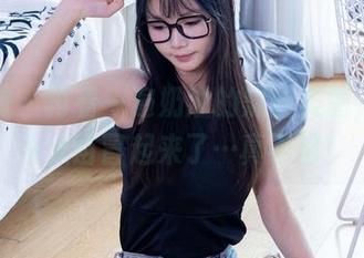 袜啵啵 – 再看一遍奶油的黑丝美图，心里小火苗冒起来了…真不错！