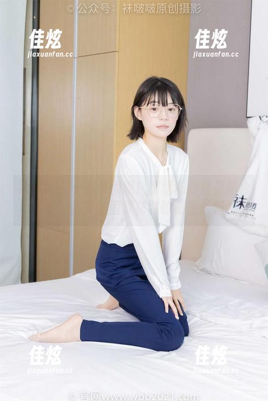袜啵啵 - 一起来围观！甜甜圈黑丝美图合集，脚尖加固款花絮的秘密乐趣