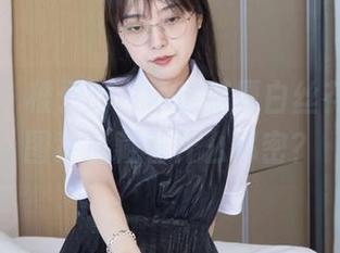 袜啵啵 – 稚予的白色过膝厚白丝花絮，原图背后藏着什么秘密？