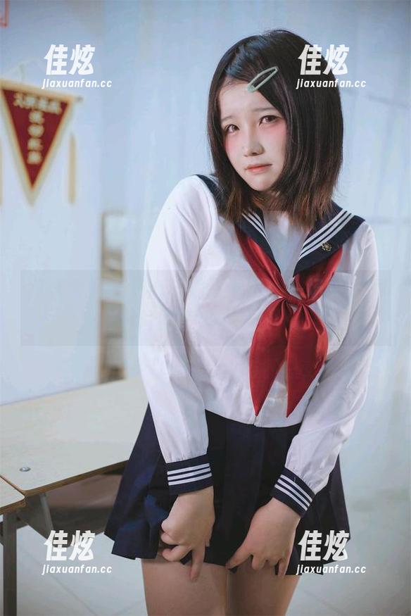 阿半今天很开心与她的秘书：一场关于图片的奇妙冒险！