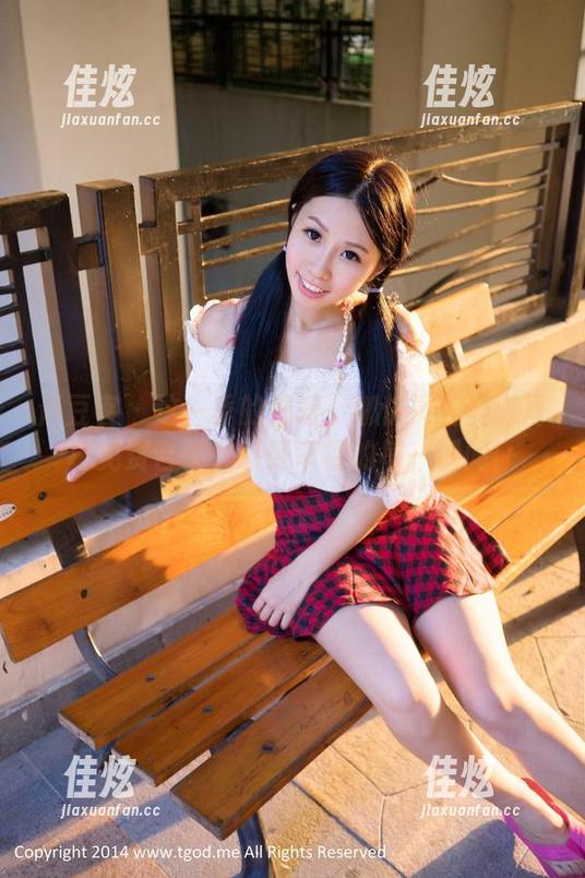 青豆客 - 这一季的温暖：娜依灵儿圣诞写真免费合集，感受幸福的每一瞬间！
