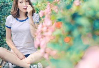 青豆客 – 梁晶莹的白裙图库：好想把这美丽收进自己的心里