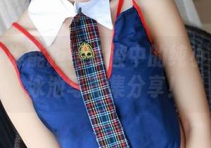 青豆客 – 谁能拒绝水波中的纯小希？我的泳池写真集分享！