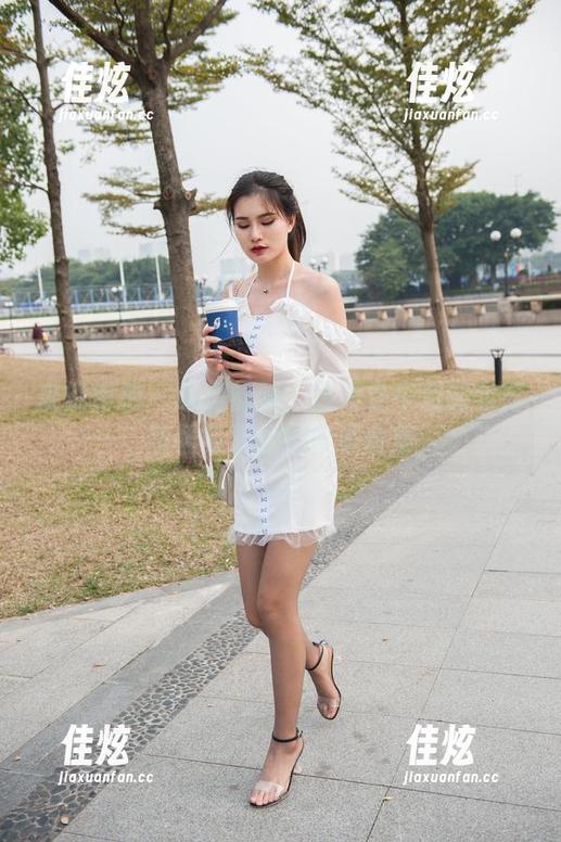魔镜街拍 - 私房韵味：婷婷在午后的包臀灰裙与薄丝中漫游合集
