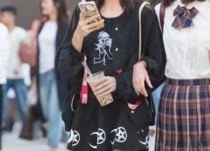 街拍OL范黑丝美女！魔镜街拍的套图太有料了吧！