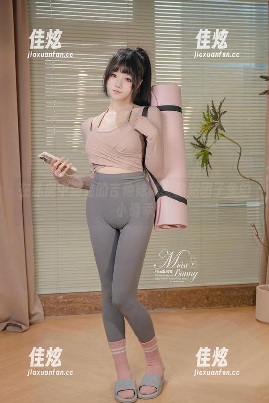 在私房中游走的吉他妹妹：黏黏团子兔的小确幸