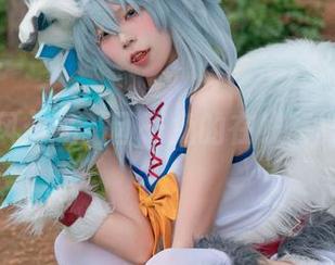 短裙随风：黏黏团子兔的在线写真时光机